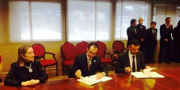 Signat el conveni entre Catalunya i Andorra per l'aeroport de la Seu