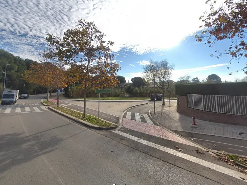 Segons alguns mitjans, l'accident hauria tingut lloc a l'av. Montserrat Roig amb l'av. Can Cabassa