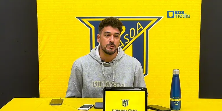 EL IRUDEK BIDASOA IRUN VUELVE A LA ESCENA CON EL PULSO FIRME Y ALMA EUROPEA. www.txingudiradio.com directo