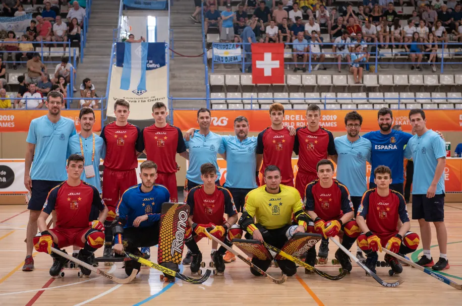 Selecció espanyola d'hoquei patins sub-19, amb Jordi Pons (Foto: FEP/M. Cattini)