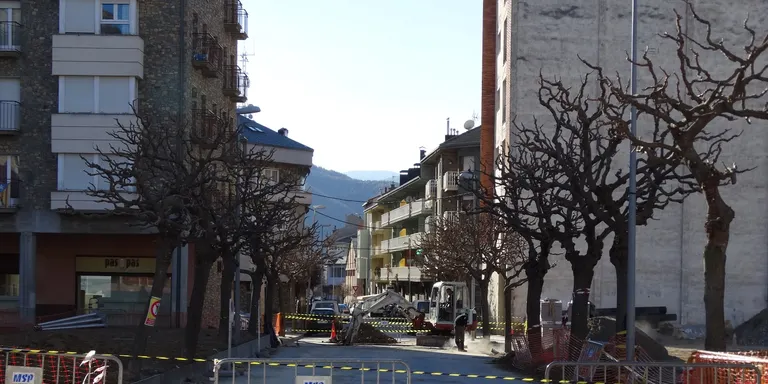 Tall de trànsit al carrer del Comtat d'Urgell de la Seu