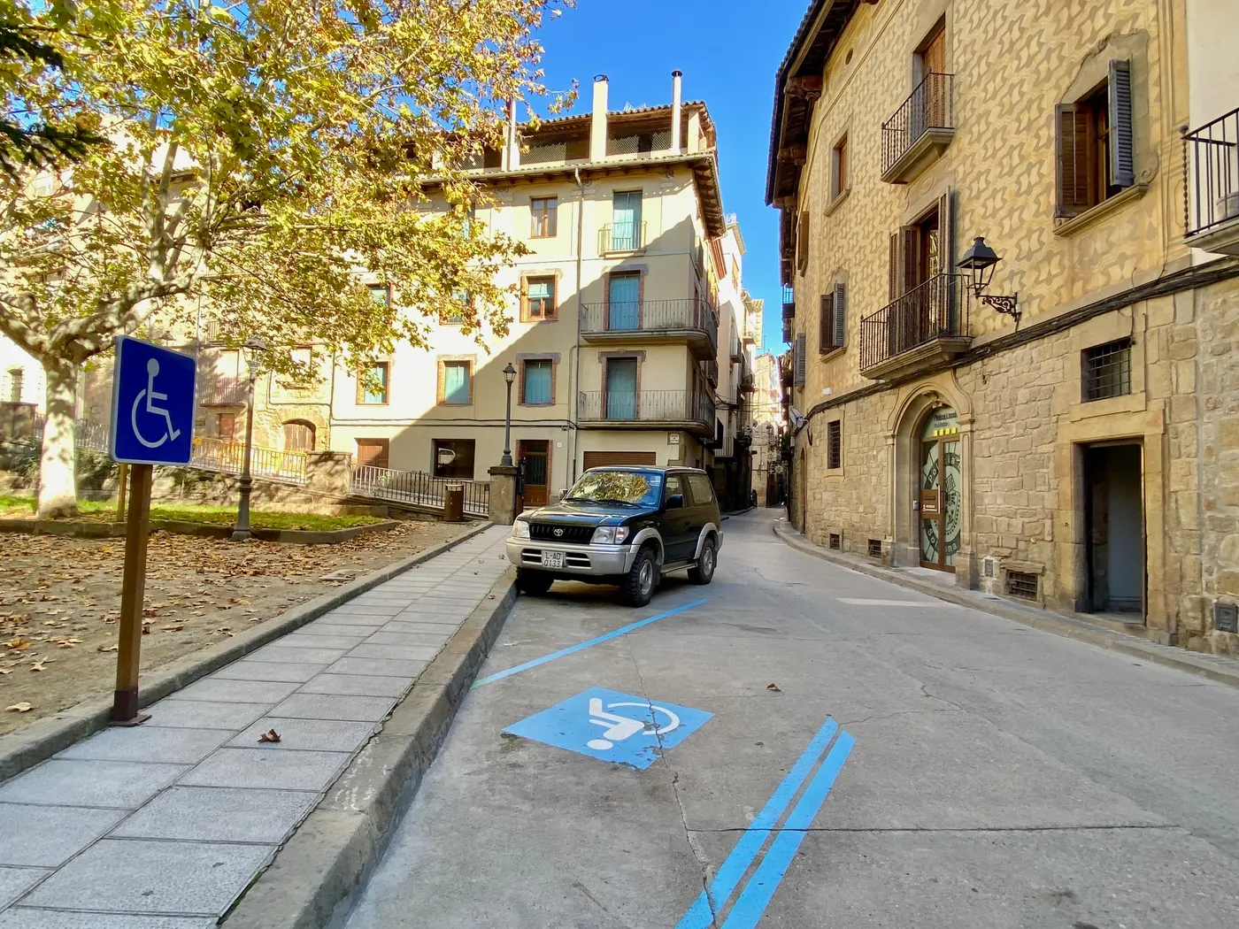 L'Ajuntament de Solsona torna a treure a concurs la urbanització del tram del carrer de Llobera que toca a la plaça de Sant Pere per fer-lo més accessible