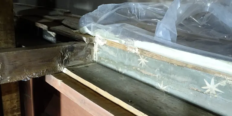 Troben fragments d'un retaule al moble de l'orgue de la Catedral