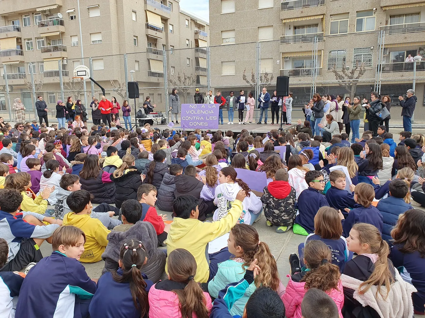 Les tres escoles de Poblenou s'uneixen en una marxa pel 25-N