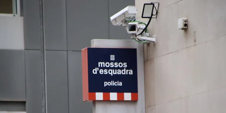 Els Mossos desarticulen un grup criminal que operava arreu de l'Estat mitjançant l'estafa del fals fill
