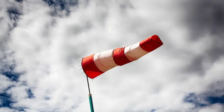 Protecció Civil alerta del fort temporal de vent i demana que s’extremin les mesures de seguretat