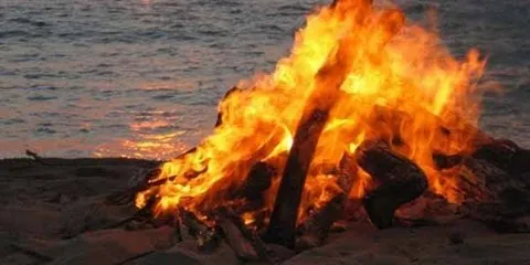 La Tribala organitza la revetlla de Sant Joan a la Platja dels Pins