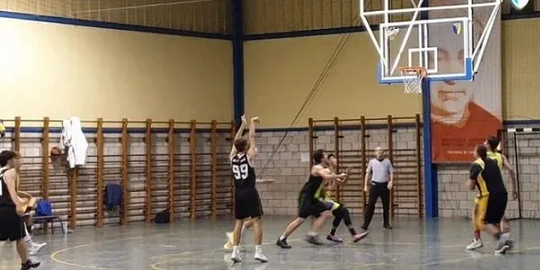 Triomf ajustat del Junior masculí del CB Altafulla – BBG a la pista de l’AE Claret per seguir imbatut (51-52)