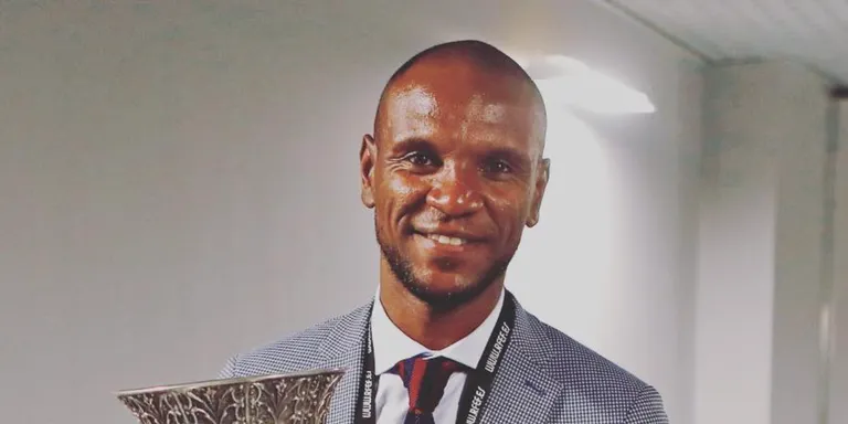 Éric Abidal es disculpa públicament amb la seva dona