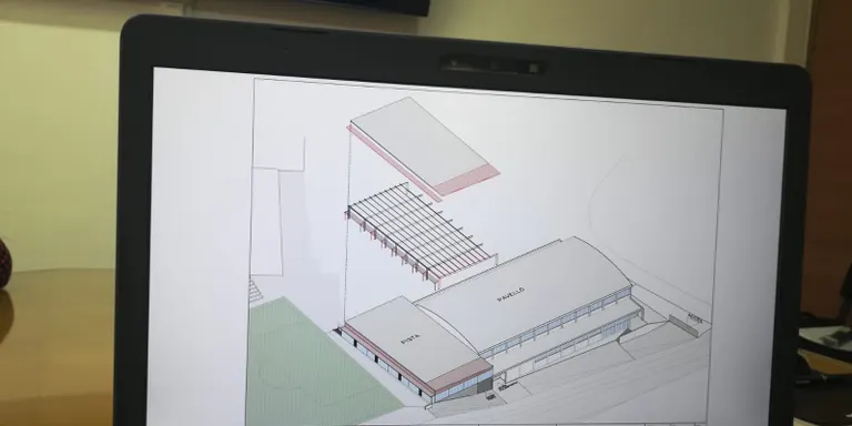 Ja hi ha un avantprojecte per cobrir la pista annexa al pavelló de dalt