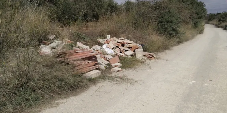 L’ajuntament ha impulsat una vintena d’expedients sancionadors per abocaments il·legals