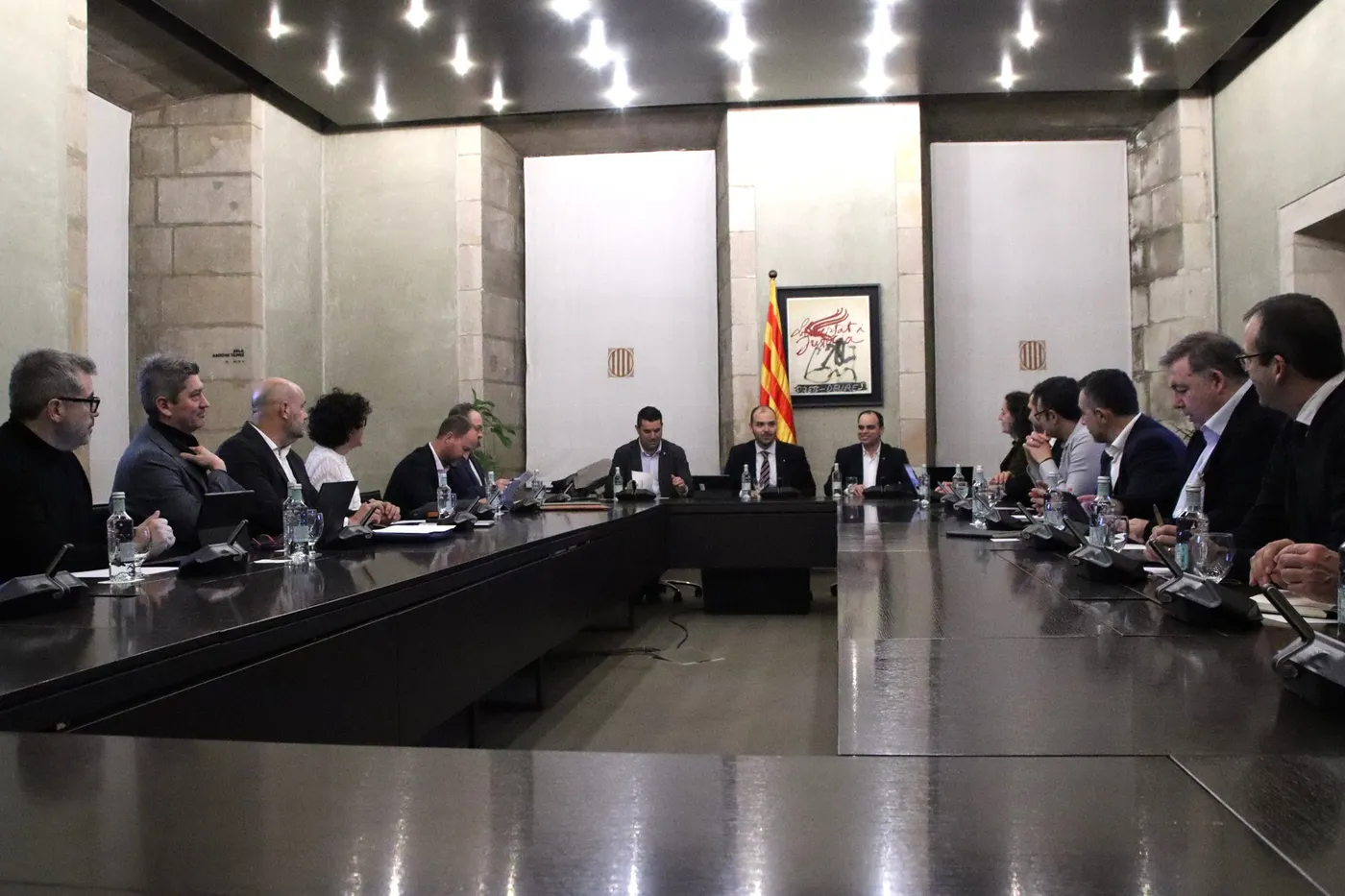 Generalitat i entitats municipalistes reclamen a les companyes telefòniques solucions als talls repetitius de telèfon i internet
