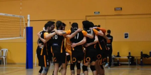 El CEVOL Torredembarra arrasa al CV Vinaròs i arriba a l’última jornada amb opcions de promoció d’ascens (3-0)