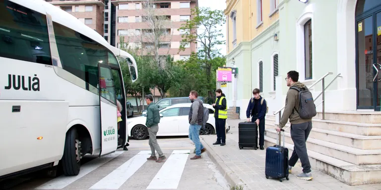 El tall per obres de la R13 provoca problemes a l'estació de Valls