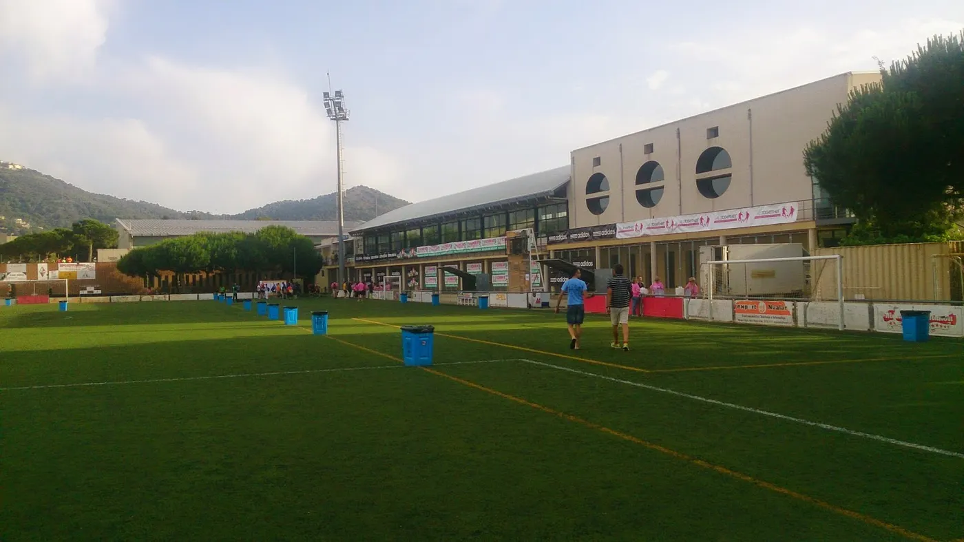 La revista Esportiu Maresme destaca la cardioprotecció de les instal.lacions esportives pinedenques
