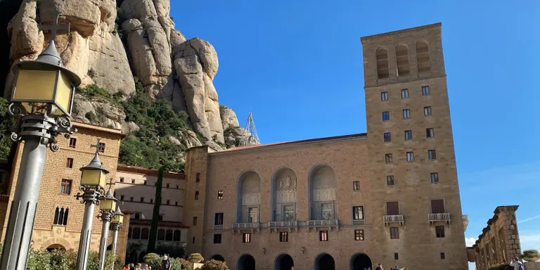 Més d'un centenar de morellencs visiten Montserrat