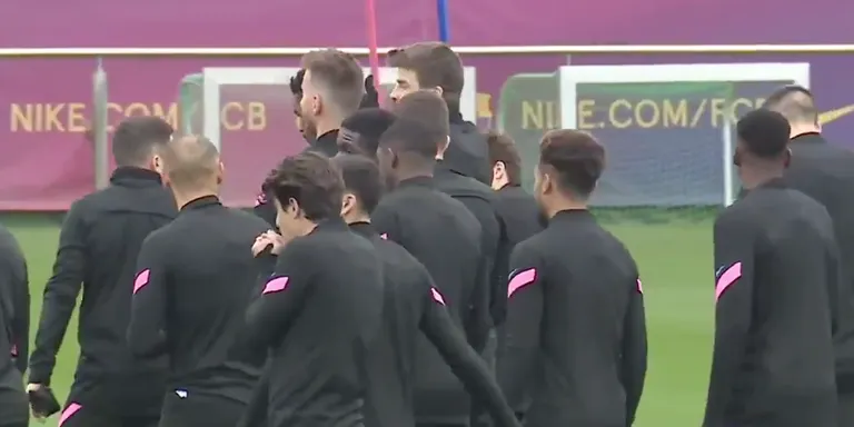 Gerard Piqué torna als entrenaments a les portes del partit contra el PSG