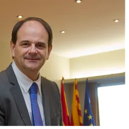 Entrevistes de la Justa del 16/11/2018 — Premis culturals del Baix Llobregat a Sant Just, cancel·lació del Sant Just al Carrer i nova inversió esportiva a la Bona Aigua; debat estudiantil sobre masclisme a les aules - episode art