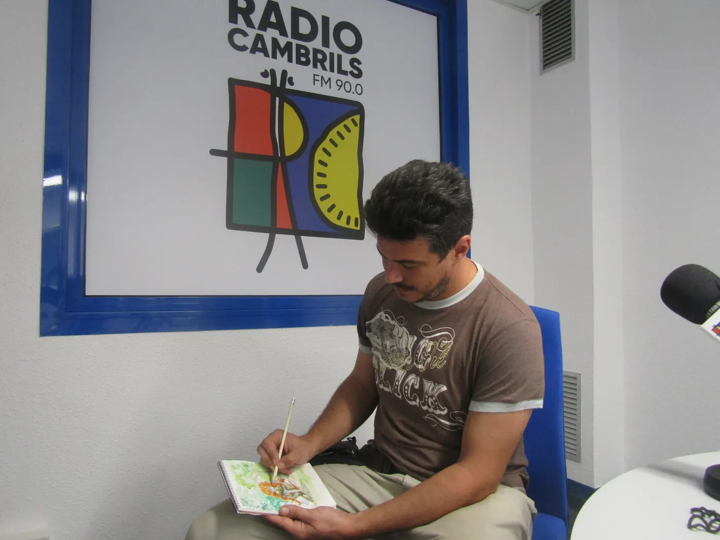 David Reñé: “Estigui on estigui i faci el que faci tots els estius vinc a Cambrils a pintar al Mercat d’Art”