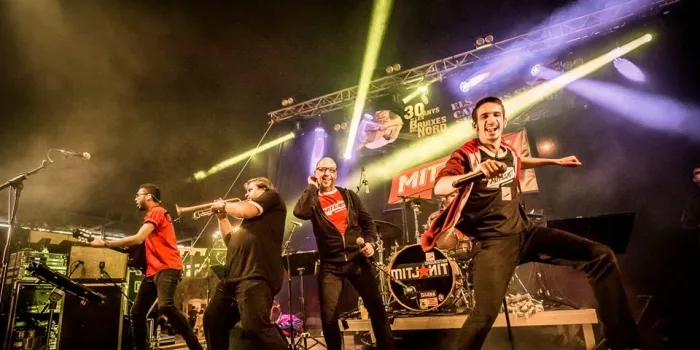 L'Ajuntament valora l'aposta per dues bandes en directe durant la revetlla popular