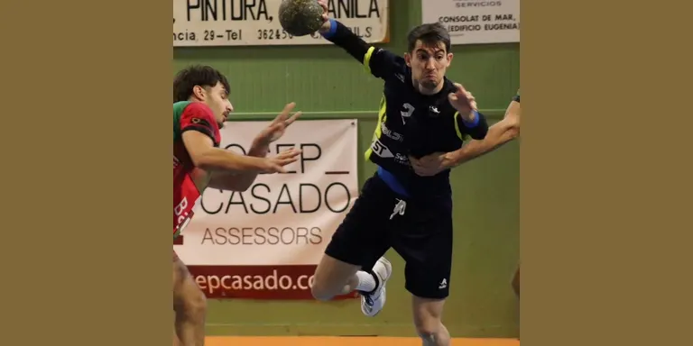 El Club Handbol Cambrils ensopega davant La Salle Montcada B