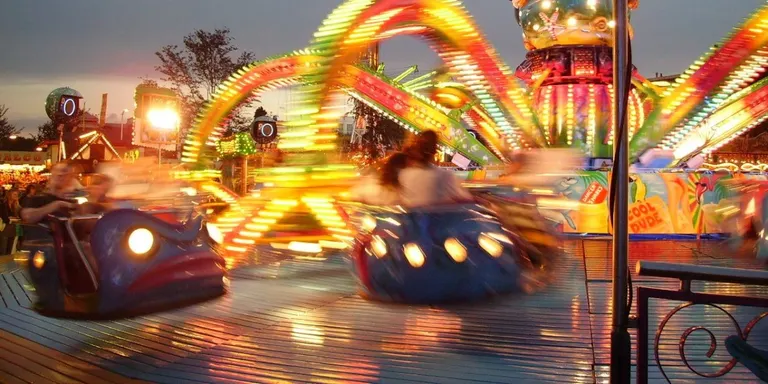 ApS-CUP demana apagar el llum i la música de les atraccions per Carnaval durant unes hores per afavorir la inclusió de nens amb hipersensibilitat