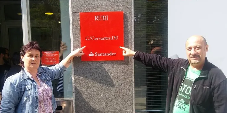 La PAH Rubí demana al Santander que aturi els desnonaments de tres famílies