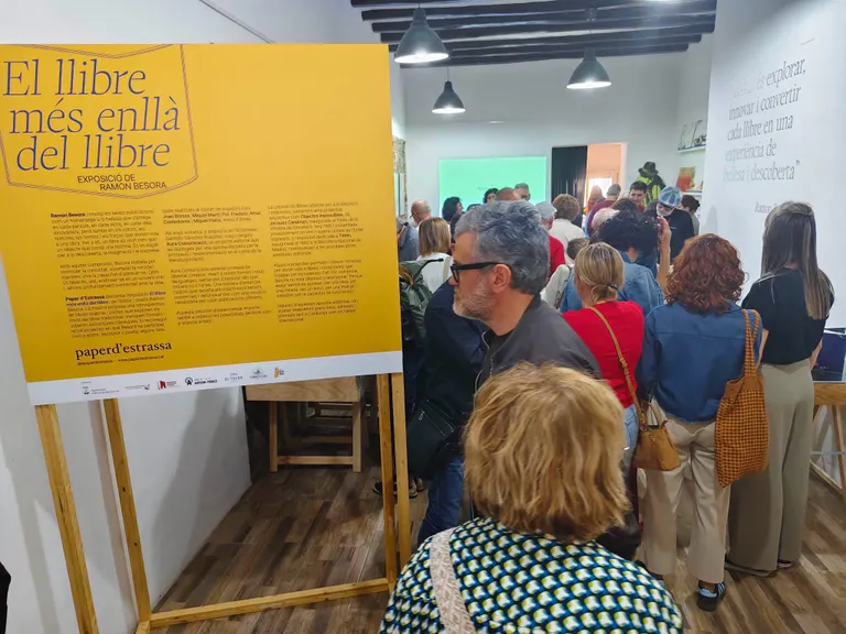 L’exposició dedicada a Ramon Besora a l’Espai Paper d’Estrassa programa noves activitats per descobrir el seu univers creatiu