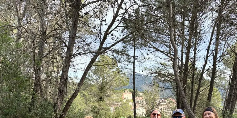La marxa nòrdica uneix l'Illa i la Cogulla de Miramar en una ruta de 10 km