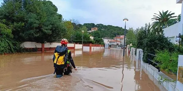 Les pluges d’aquesta matinada desborden el canal de la Móra