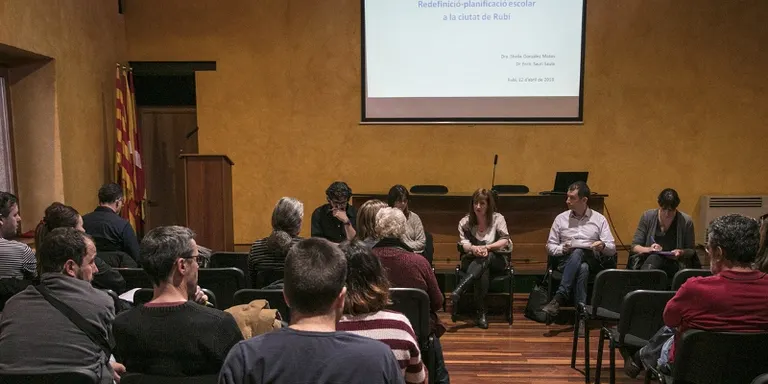 Comunitat educativa i Ajuntament treballaran plegats per millorar la planificació escolar