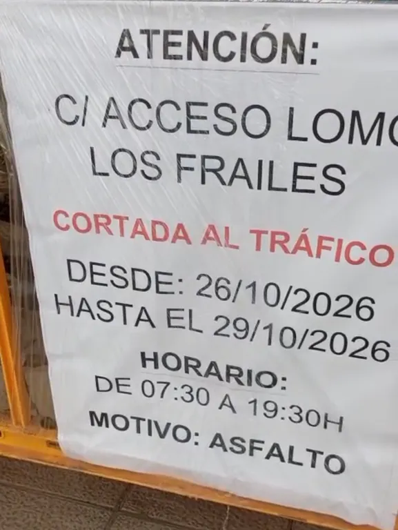 Las Huesas: el asfaltado anunciado sigue sin arrancar pese al corte de tráfico previsto para hoy