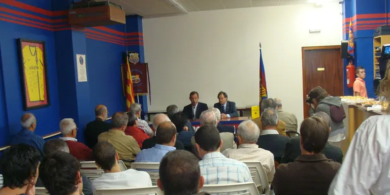Sandro Rosell omple la Penya Barcelonista Urgellenca