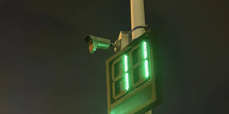 ¿Quién autorizó mostrar las matrículas de los conductores en plena vía pública de Las Rubiesas?