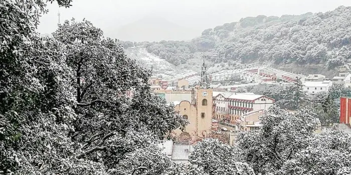 La neu passa de llarg per Arenys de Mar però emblanquina els municipis de l'entorn, com Arenys de Munt