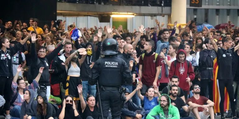 Els Mossos traslladen a l'AN que el turista francès mort al Prat no apareix als atestats de la protesta de Tsunami