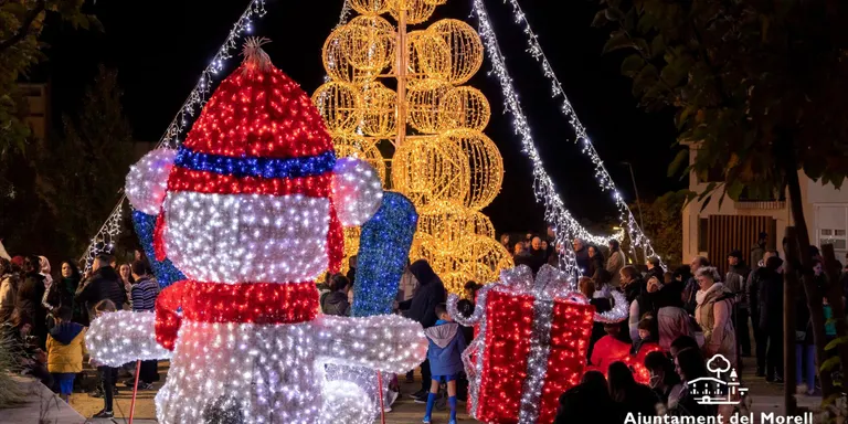 El Morell torna a instal·lar més de 200 punts de llum de Nadal