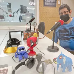 #735 - De pantalles per a sanitaris a 255K seguidors a TikTok - episode art