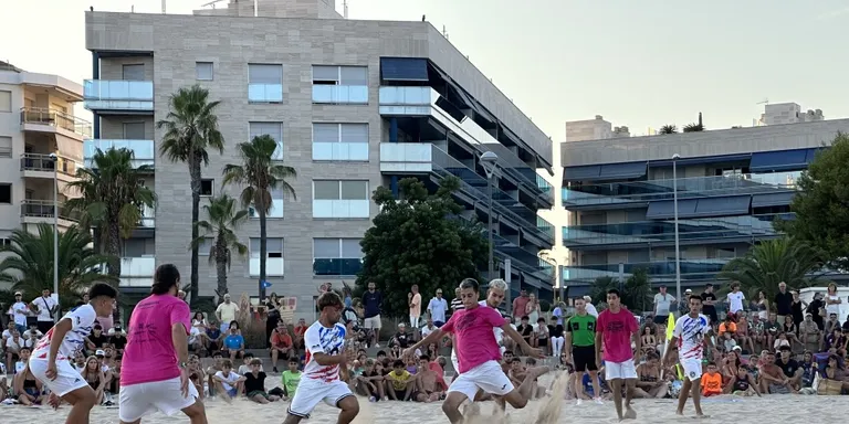 Comença el Campionat de Futbol Platja de Torredembarra