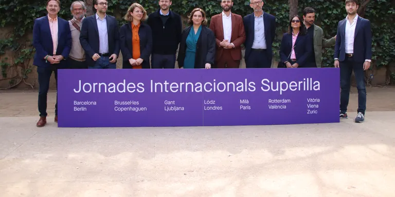 Colau es referma en l'aposta pel model Superilla Barcelona al costat d'altres ciutats europees: "Estem orgulloses"