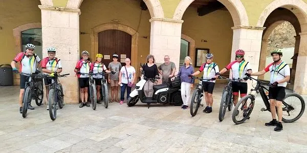 Diferents mitjans de transport se citen a Altafulla per una cursa sostenible
