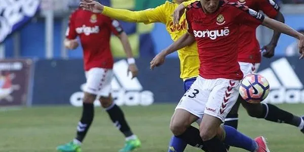 El punt aconseguit al Ramón de Carranza no permet encara al Nàstic sortir del descens