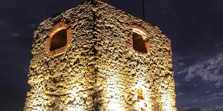 La Torre Solsona ja té il·luminació nocturna