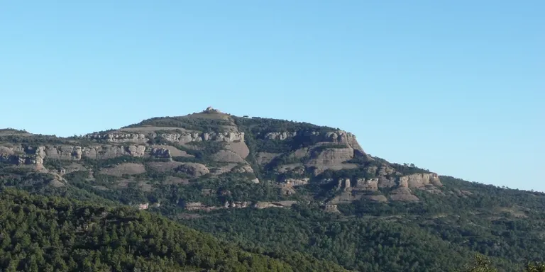 El Centre Excursionista de Rubí ha apadrinat La Mola al ‘Cims per la Llibertat’