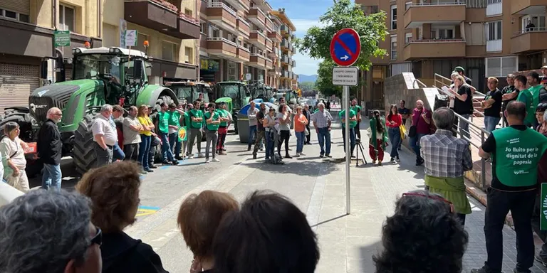Tractorada d'Unió de Pagesos a Vic per exigir a l'Estat ajuts urgents per fer front a la sequera
