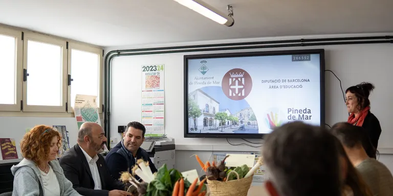 El diputat d'Educació, Joan Galiano, visita Pineda per tractar necessitats concretes de les escoles
