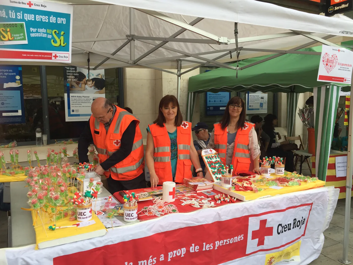 ESPECIAL SANT JORDI: La venda de roses solidàries