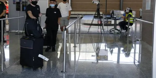 Arriben els primers turistes estrangers a l’aeroport de Reus