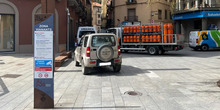Comença la prova per descongestionar el trànsit de vehicles al barri vell de Ripoll