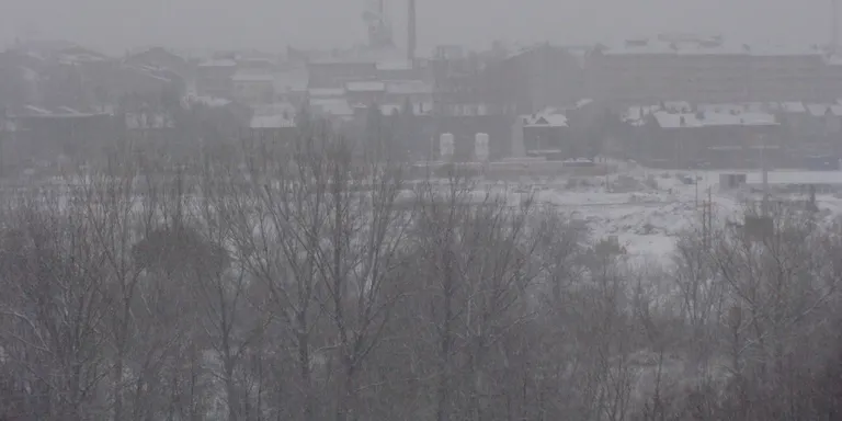 La neu obliga a circular amb precaució a l'Alt Urgell